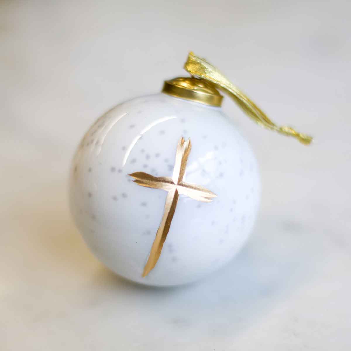 Cruix Glass Ball Ornament - White/Gold 4"